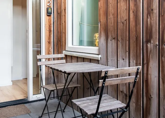 North With Patio For 2 Apartament